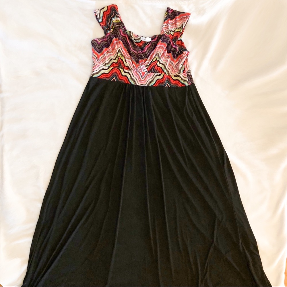 Print with solid Black Maxi dress